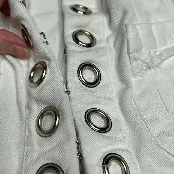 White jean jacket, PTP 19”Silver grommets,fray,crop,
Hook& clasp,boho,festival - Picture 7 of 17
